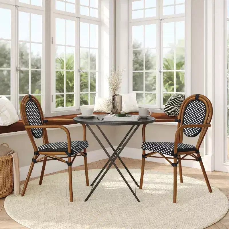 Chaise bistrot empilable professionnelle avec accoudoirs, en rotin PE et aluminium, pour l'intérieur et l'extérieur